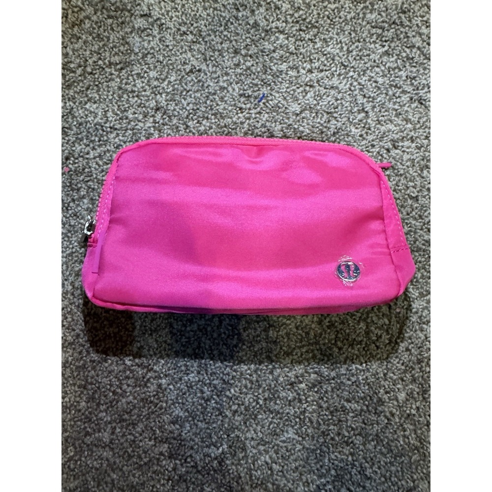 Lululemon everywhere belt‎ bag in sonic pink NWT 1L